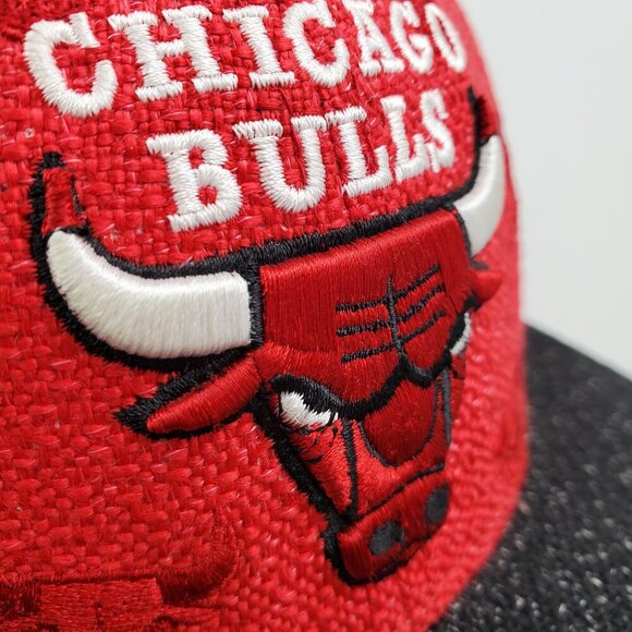 Chicago Bulls Fitted Hat Cap Embroidered Textured Reebok Basketball Size 7 3/8 - Picture 9 of 12